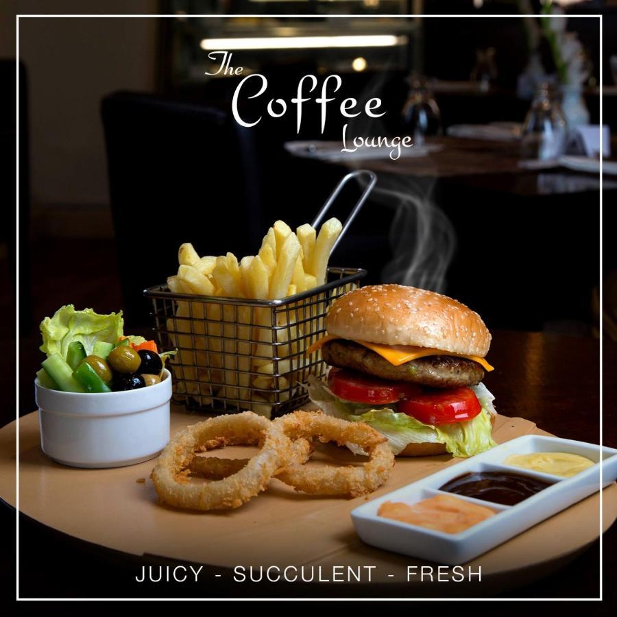Park Lane Hotel Lahore Extérieur photo Coffee Lounge