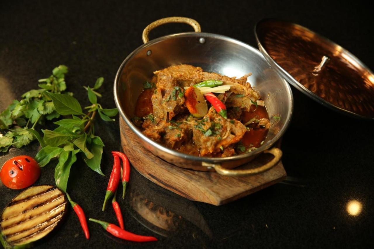 Park Lane Hotel Lahore Extérieur photo Aubergine masala