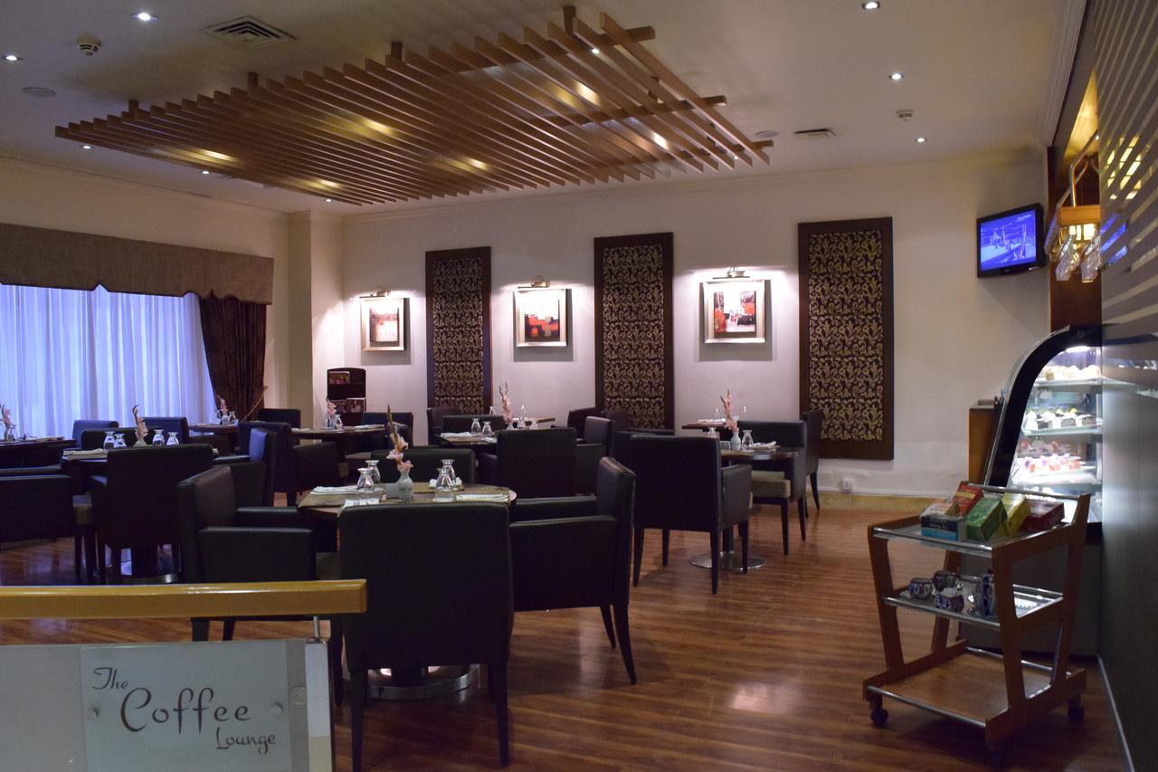 Park Lane Hotel Lahore Extérieur photo Coffee Bar