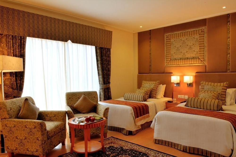 Park Lane Hotel Lahore Extérieur photo A room at the hotel