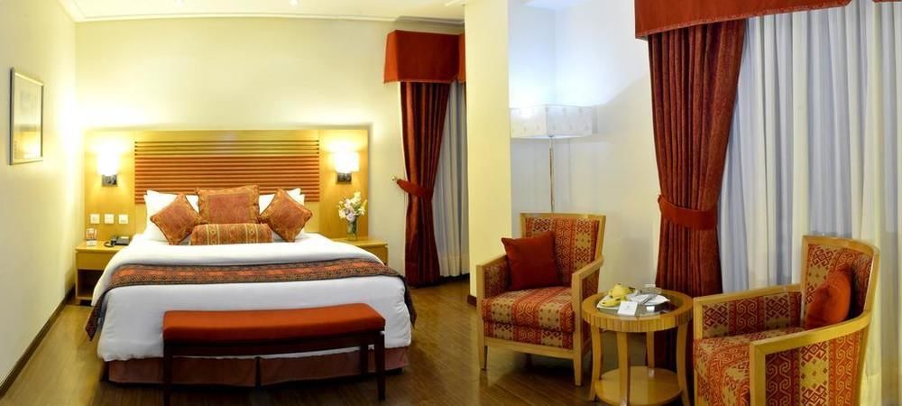 Park Lane Hotel Lahore Extérieur photo A room at the hotel