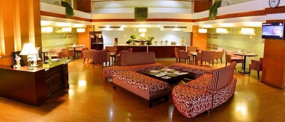 Park Lane Hotel Lahore Extérieur photo The restaurant