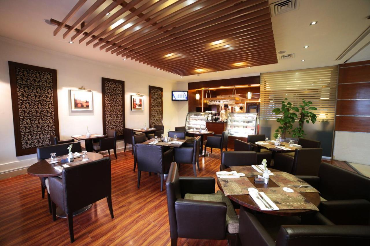 Park Lane Hotel Lahore Extérieur photo The lounge at the airport