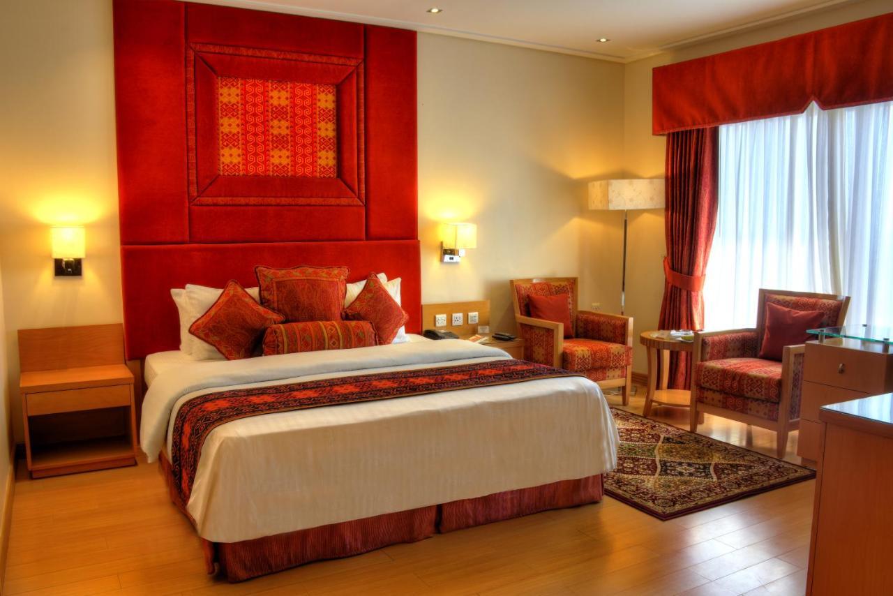 Park Lane Hotel Lahore Extérieur photo A room at the Taj Bengal