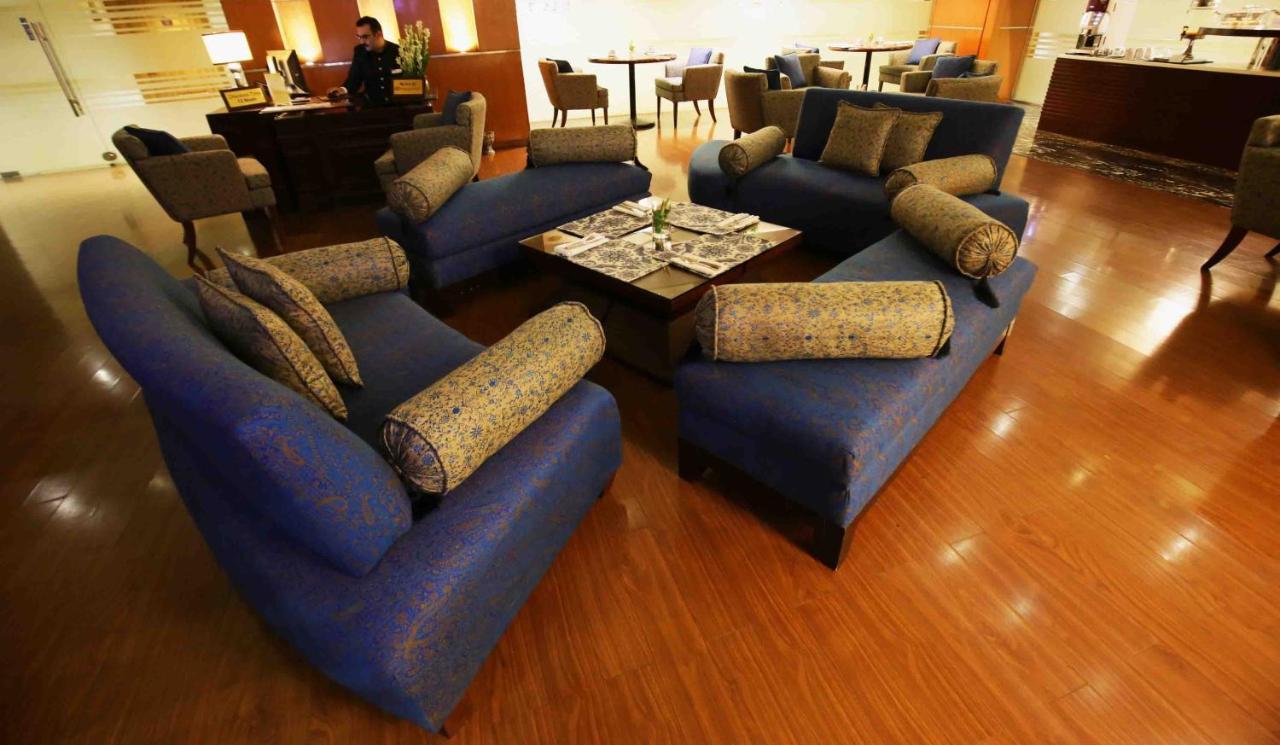 Park Lane Hotel Lahore Extérieur photo The lounge at the airport