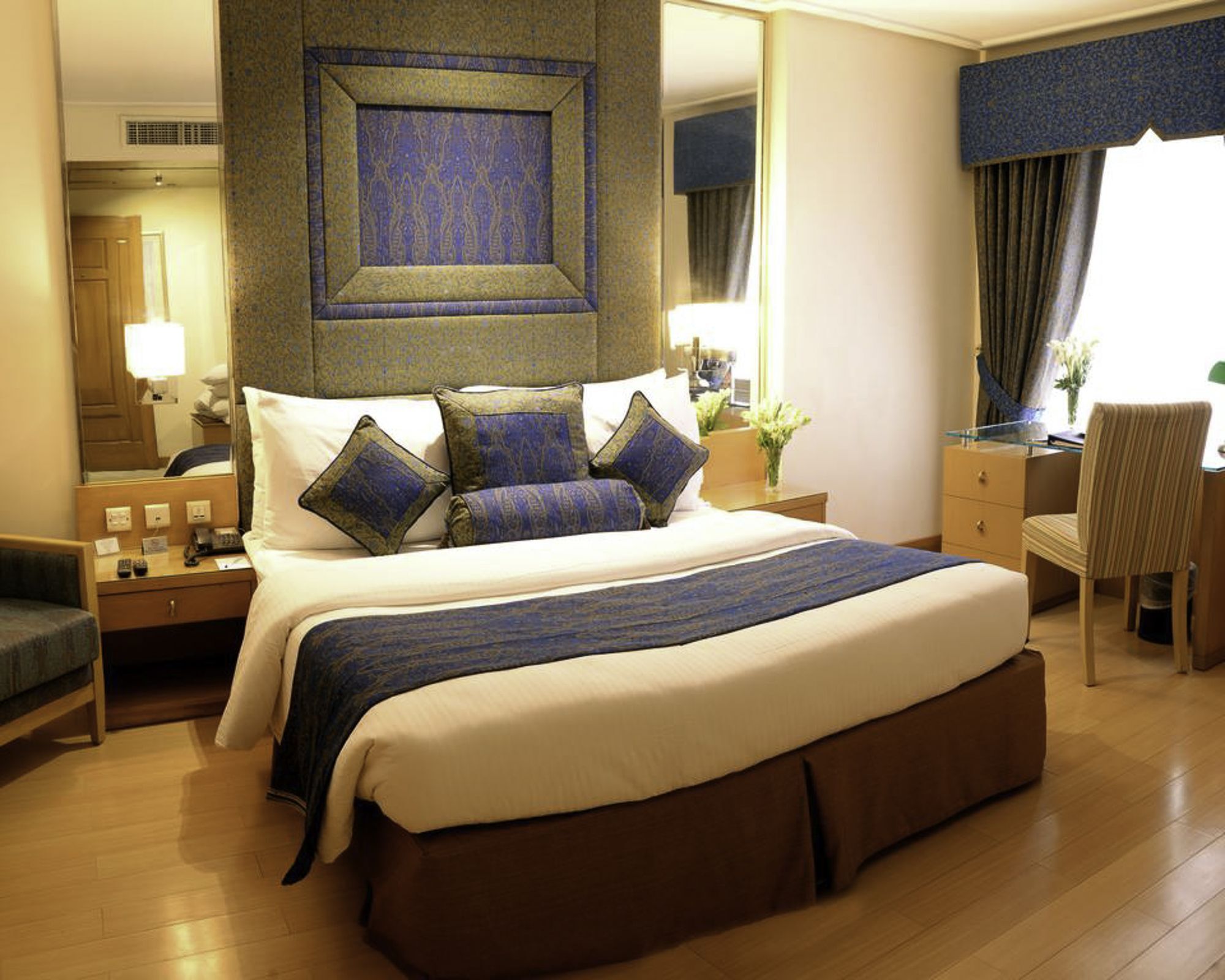 Park Lane Hotel Lahore Extérieur photo A room at the Taj Bengal